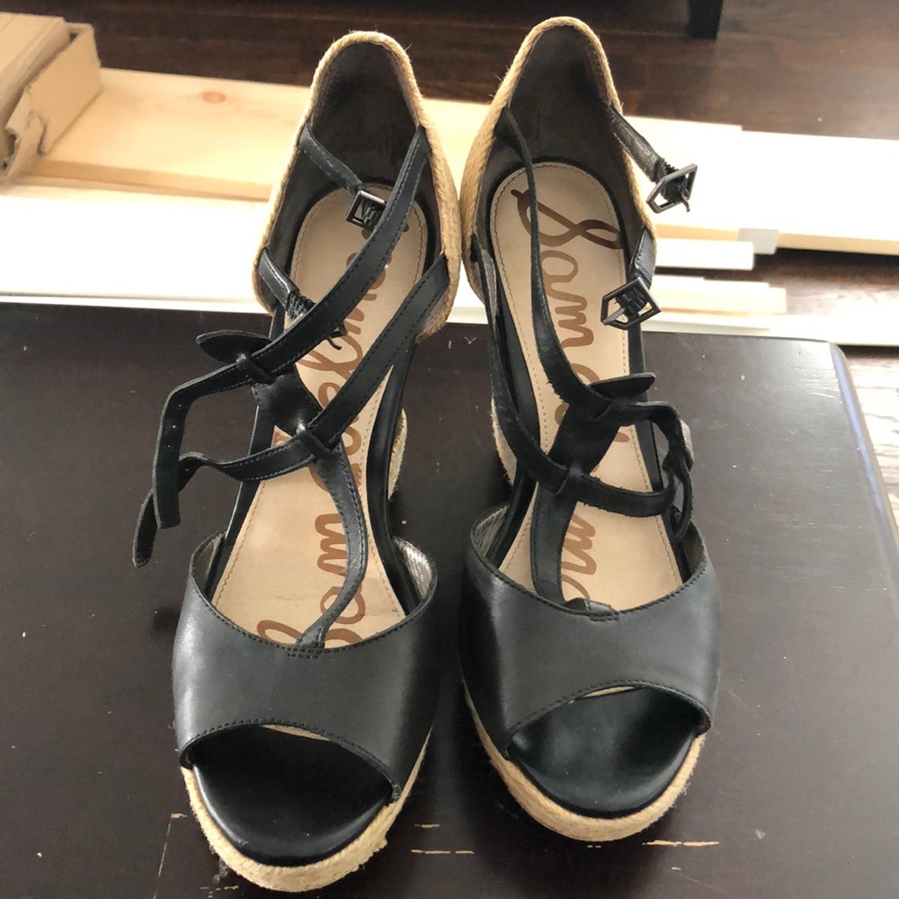 black wedges